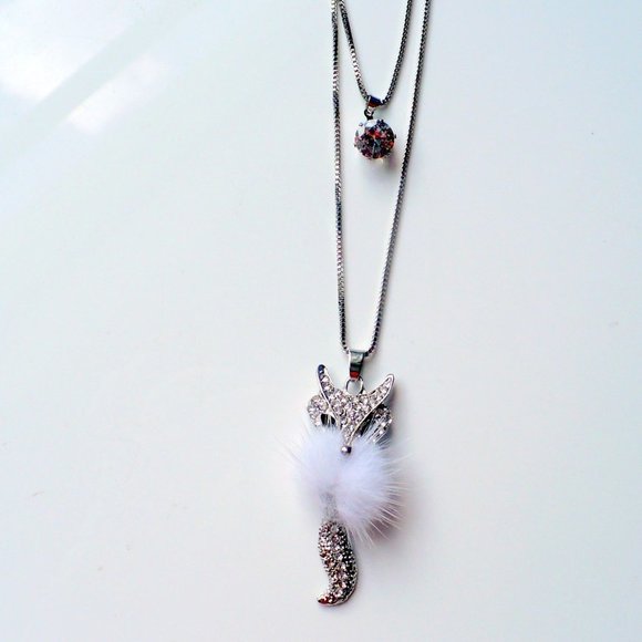 ❤️ NEW Silver Rhinestone Fox 2 Part Necklace With White Feathers Movable Tail - Picture 8 of 10